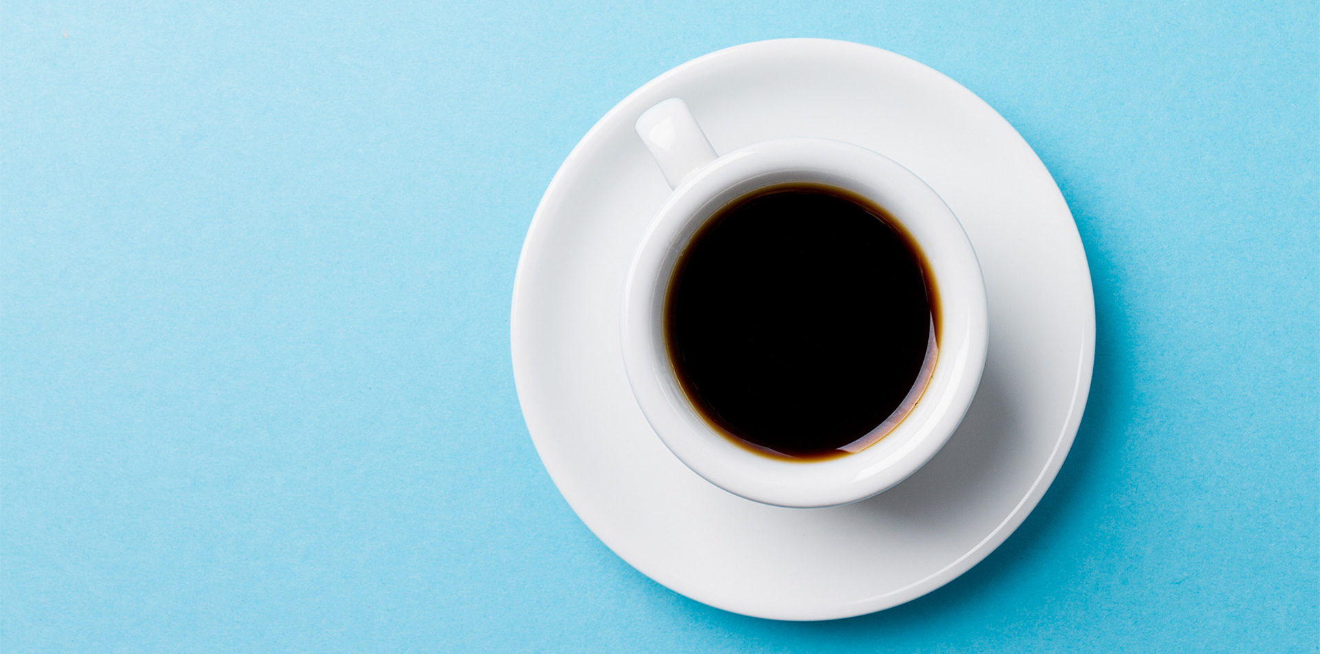 Café, refrigerante, bebidas alcoólicas e cigarro podem escurecer os dentes