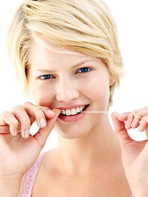 Uso de fio dental pode diminuir chances de sofrer AVC