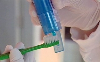 Escovar os dentes corretamente pode prevenir doenças cardíacas