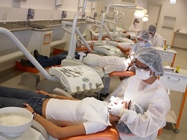 Laserterapia alivia dores e aftas na boca de pacientes oncológicos